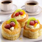 Ideas for beautiful decoration of puff pastry baked goods
