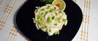 как приготовить кальмары в сметанном соусе с луком