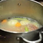 Смотрите как приготовить гороховый суп с копченостями