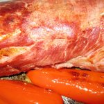 Сочная эффектная свинина запеченная в духовке: восхитительные проверенные рецепты