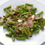 Warm salad with green beans and champignons