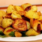 жареная картошка в духовке